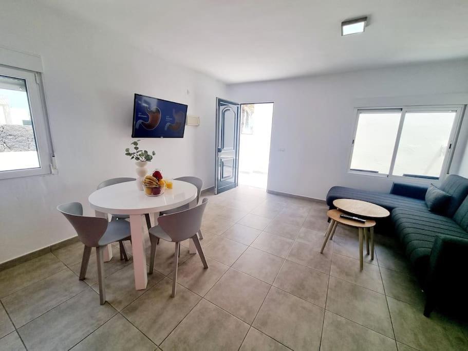 Pequeno Bungalow Firt Line Of The Sea Costa Teguise Exterior foto