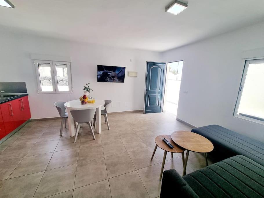 Pequeno Bungalow Firt Line Of The Sea Costa Teguise Exterior foto